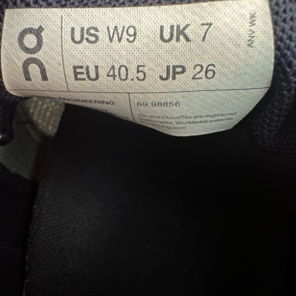 On Cloud 5 Running Shoes Women’s size 9 Gray & White - Picture 9 of 9